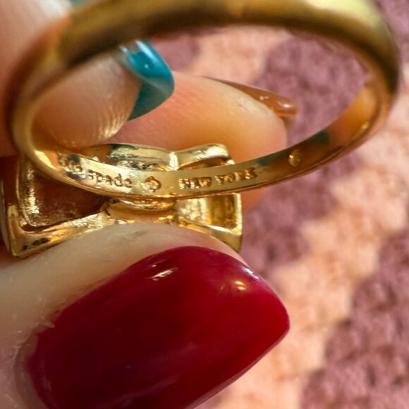 Kate Spade New York Enamel 'Take a Bow' Ring - Picture 2 of 2